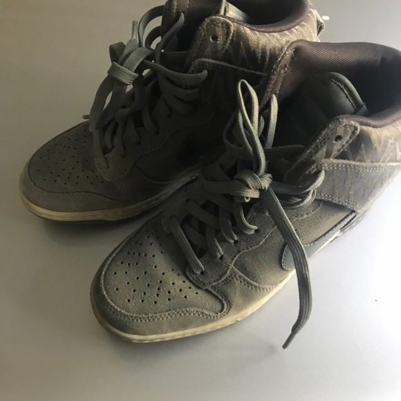 Nike sky high dunk sneaker heels - Picture 3 of 3